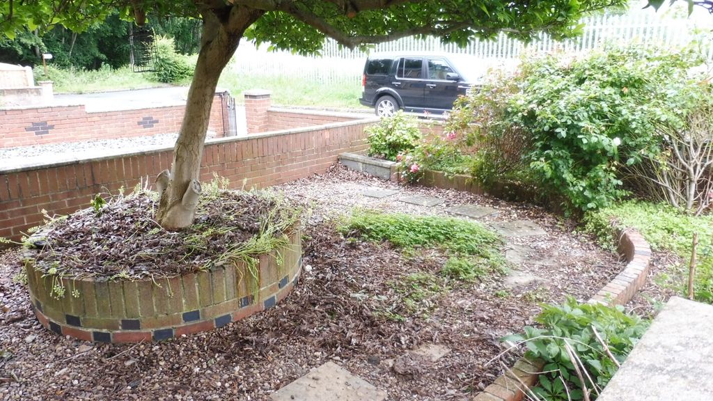 Property photo 3 of 34 Front Garden