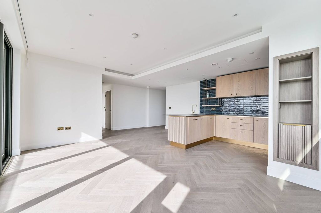 Property photo 3 of 33