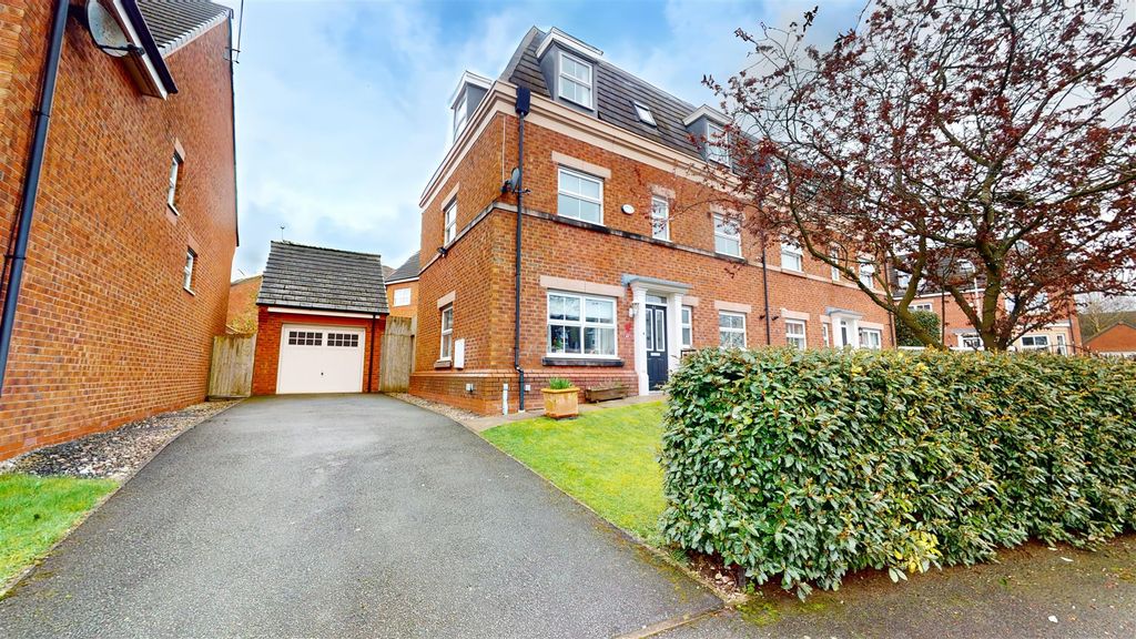 Property photo 1 of 24 St Thomas Close For Sale