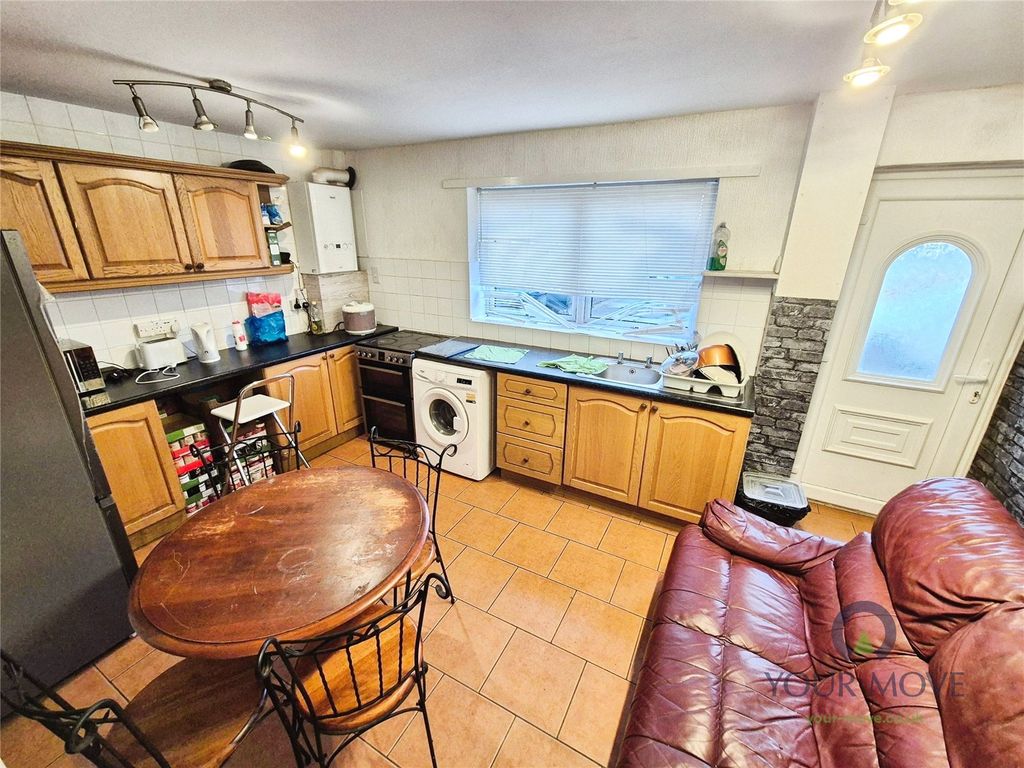 Property photo 2 of 10 Kitchen