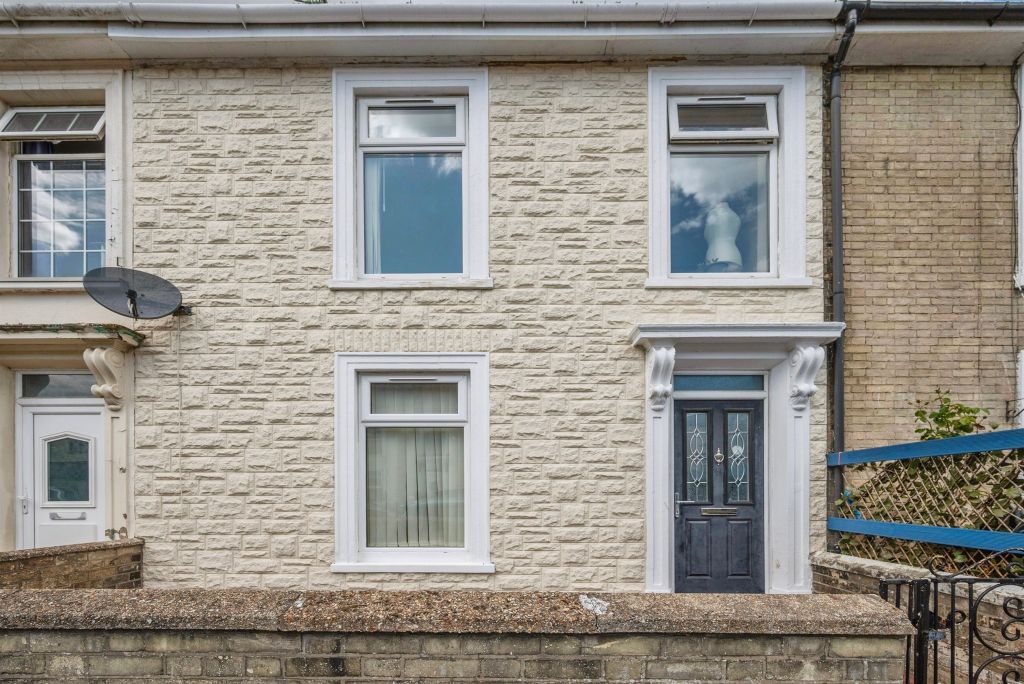Property photo 2 of 17