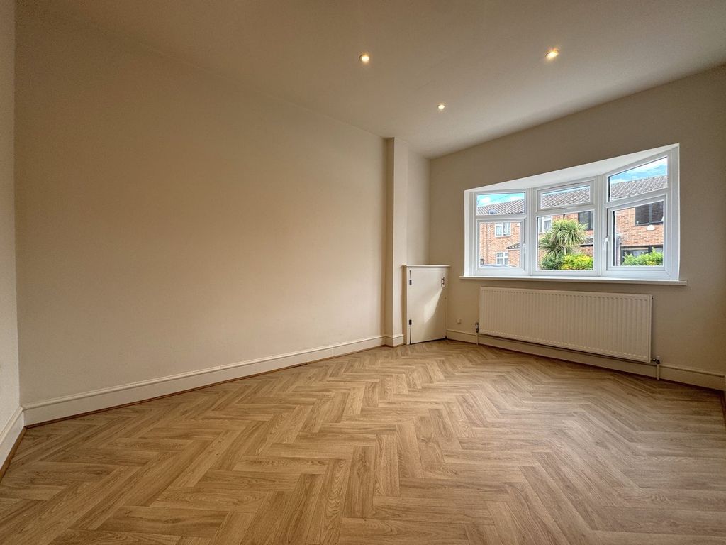 Property photo 3 of 25 Reception 1