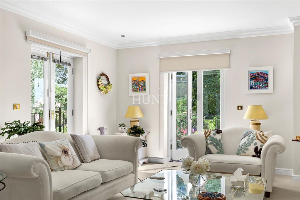Additional image 5 of 4 bed flat for saleRegents Drive, Repton Park, Woodford Green, Essex IG8