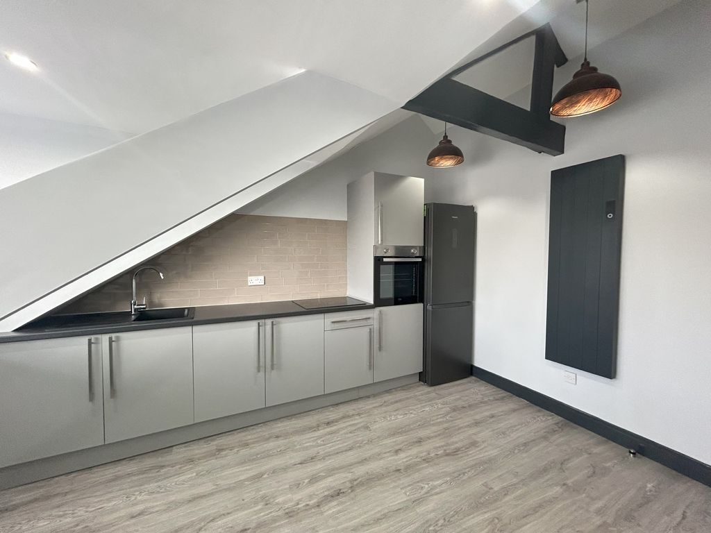 Property photo 3 of 8 Kitchen 3