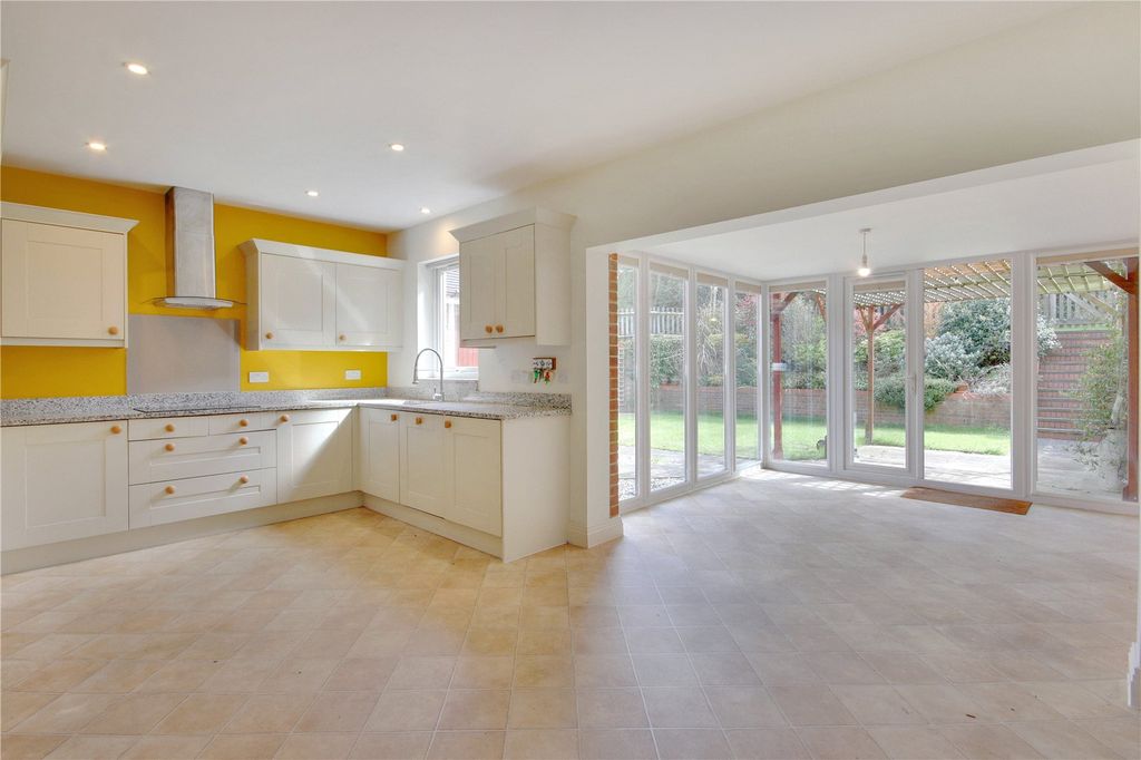 Property photo 2 of 16 Kitchen/Dining Room