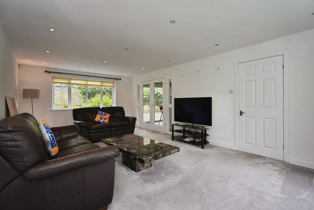 Property photo 2 of 31
