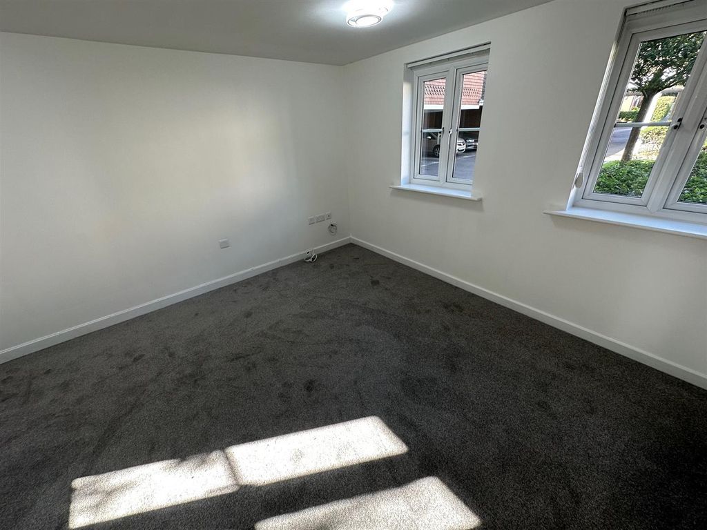 Property photo 2 of 11 Lounge.Jpg