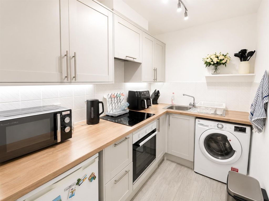 Property photo 2 of 6 Coopers Estate Agents
