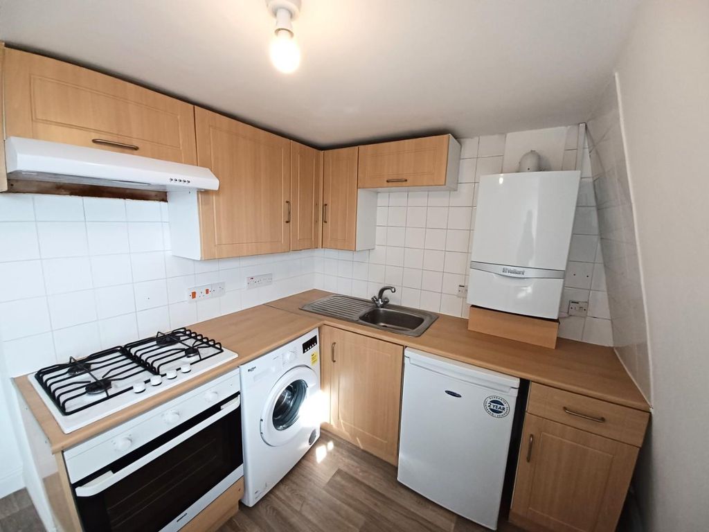 Property photo 2 of 6 Kitchen