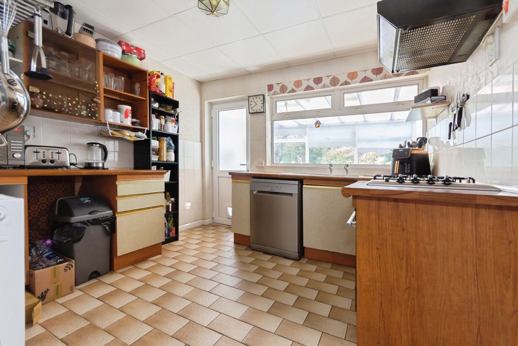 Property photo 2 of 16 Kitchen