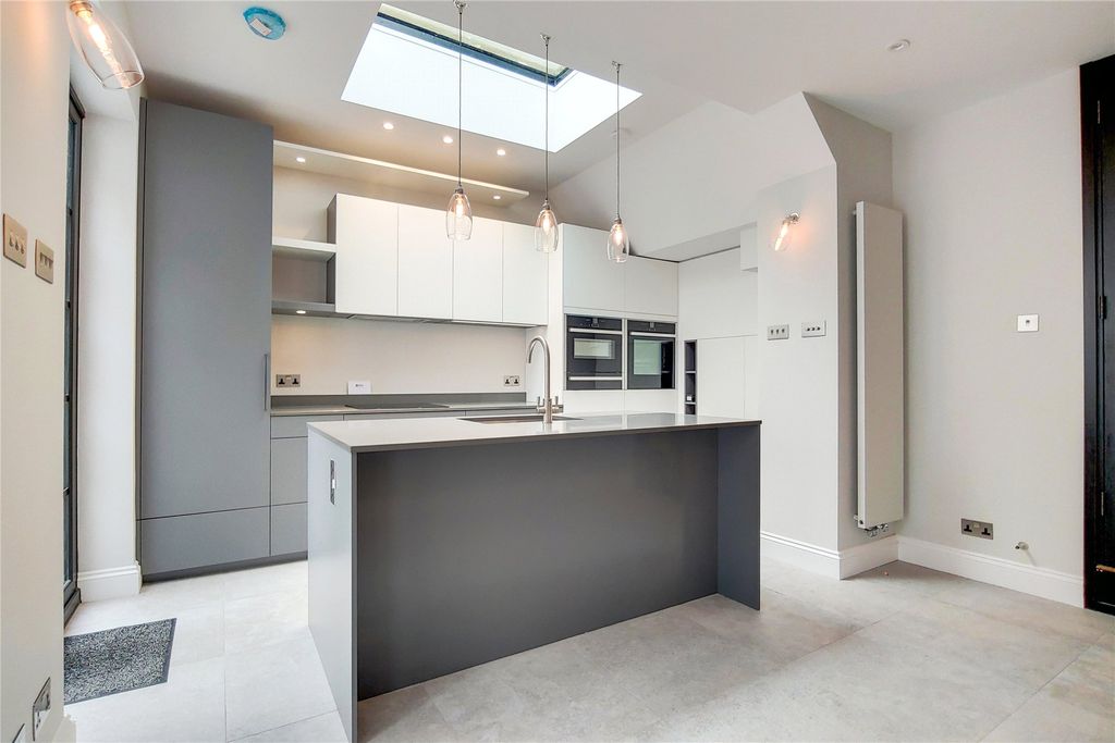 Property photo 3 of 17 Picture No. 11