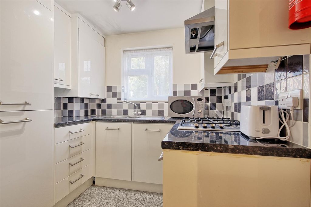 Property photo 2 of 9 Kitchen.Jpg