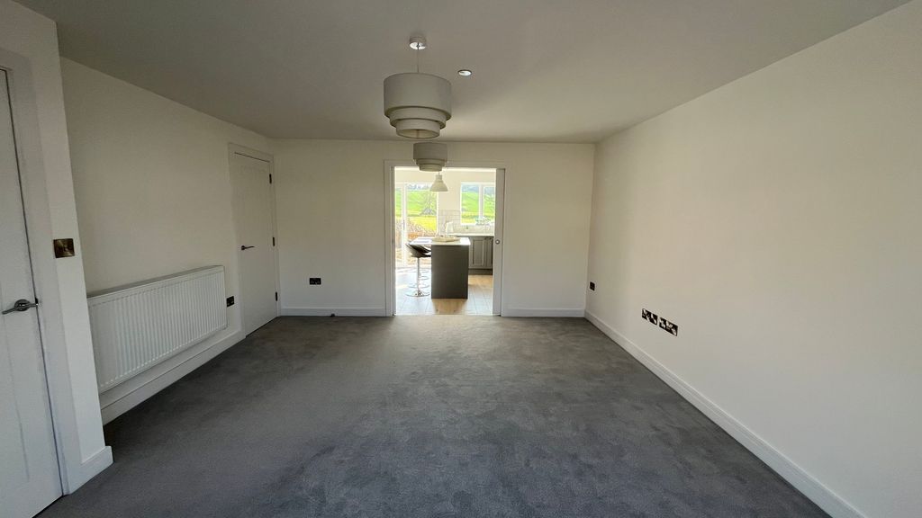 Property photo 3 of 32