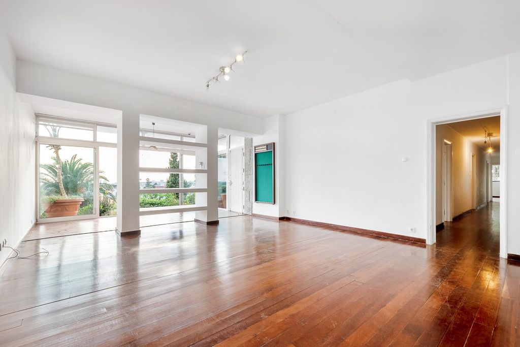 Property photo 2 of 21 Image