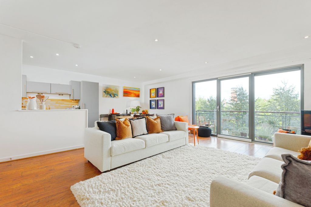 Property photo 2 of 20 _1739763-Edit-22025
