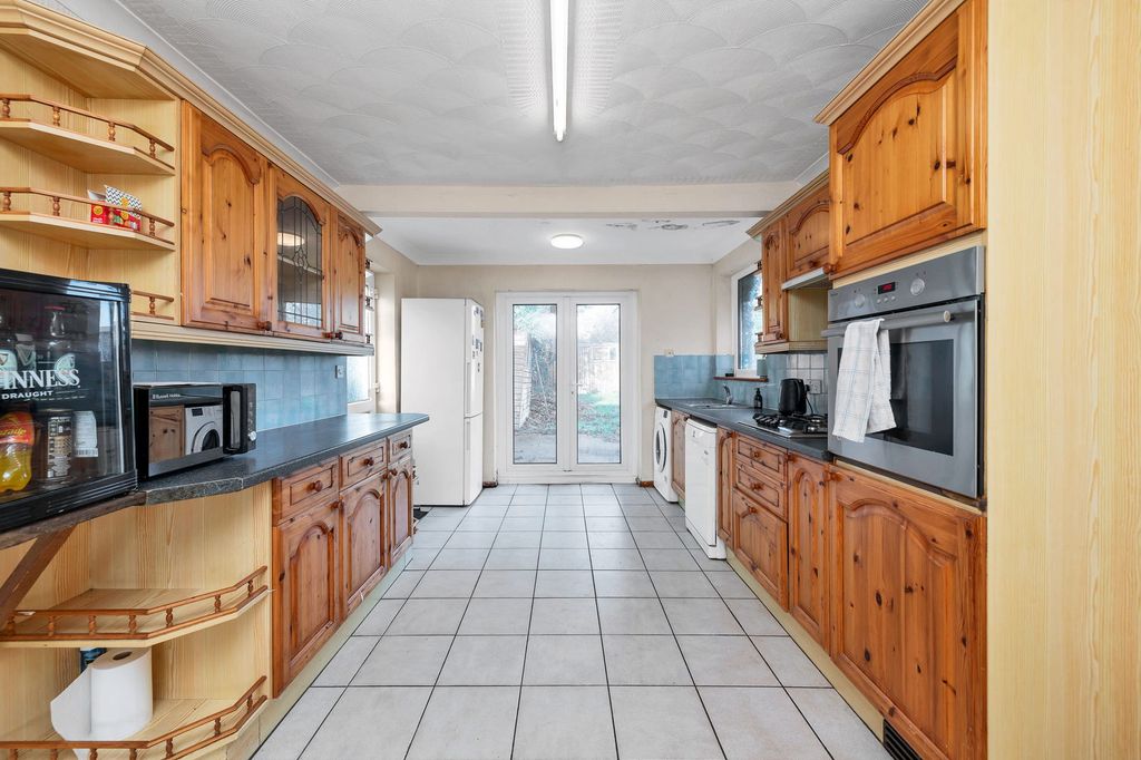 Property photo 2 of 17