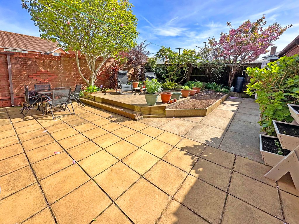 Property photo 2 of 15 13 Garden
