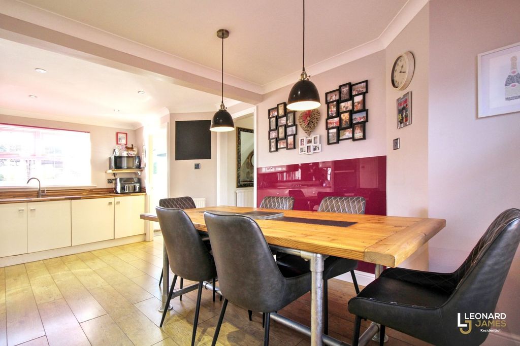 Property photo 3 of 22 Kitchen Diner