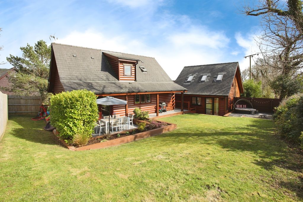 Property photo 1 of 33