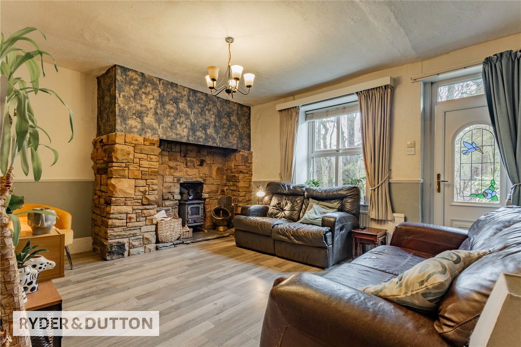 Property photo 2 of 20 Lounge