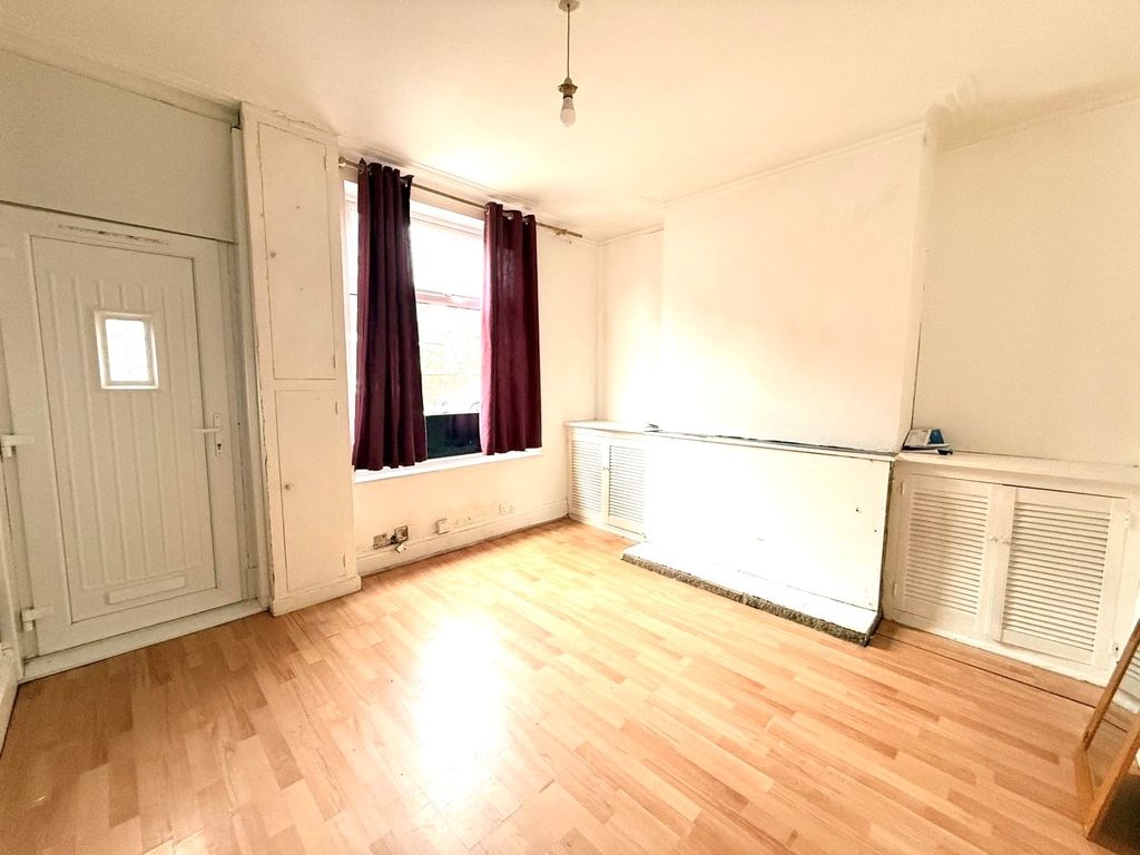 Property photo 2 of 11 Living Room