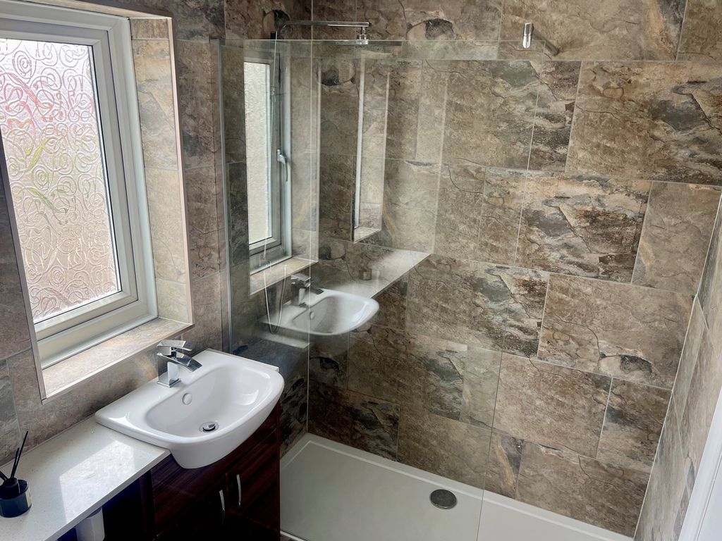 Property photo 2 of 4 Bathroom