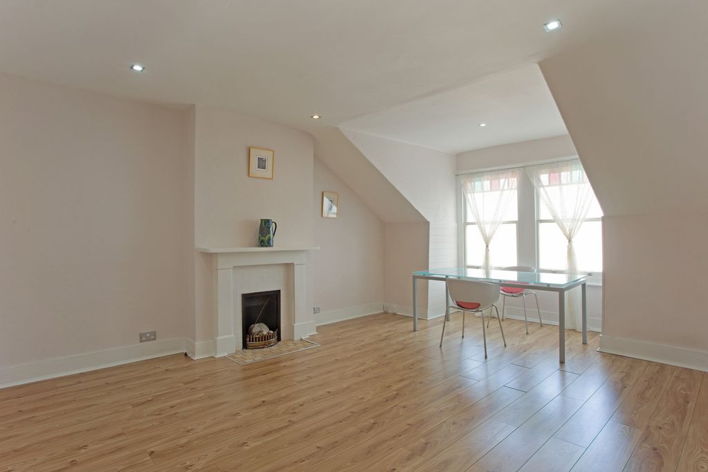 Property photo 2 of 12 Reception