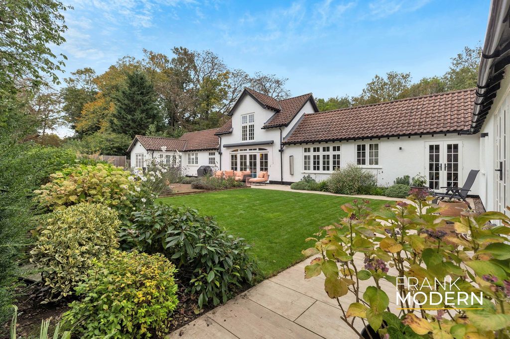 Property photo 1 of 65 Rear Garden