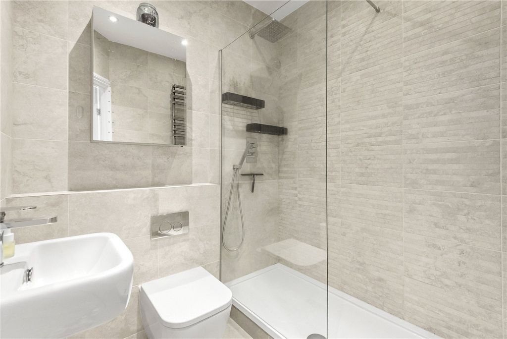 Property photo 3 of 7 Bathroom