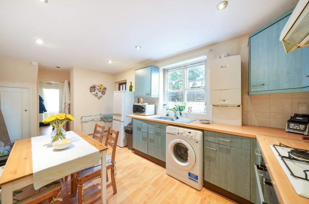 Property photo 3 of 17 Kitchen