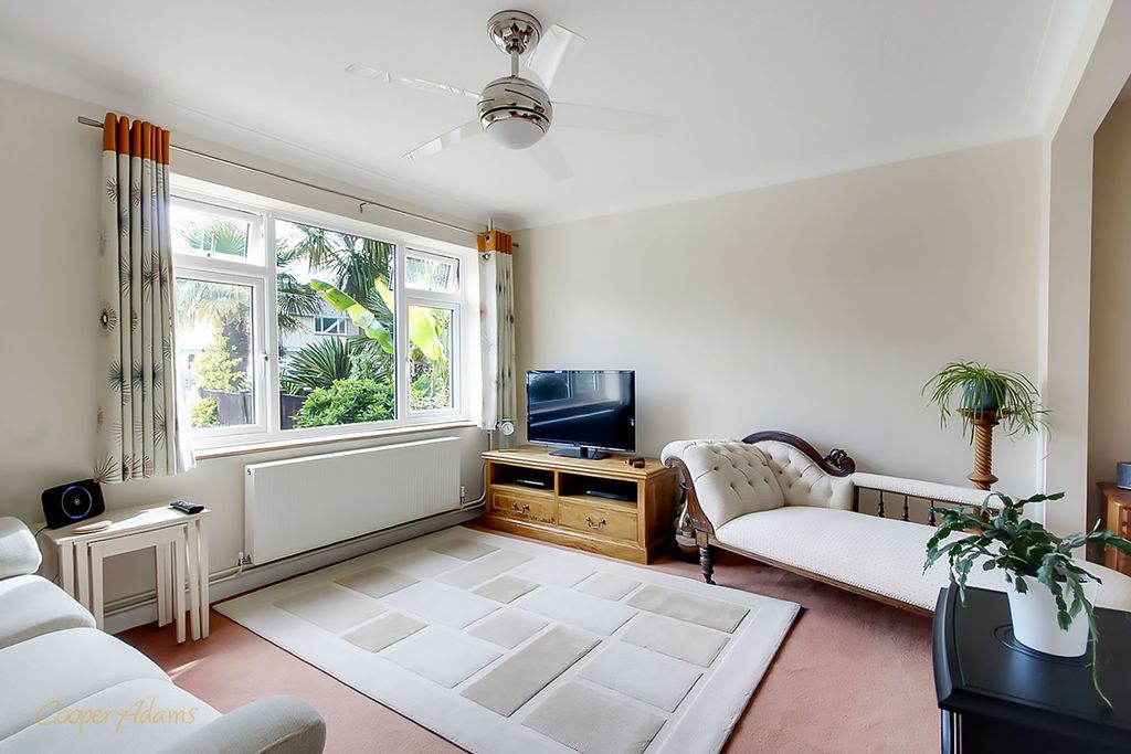 Property photo 2 of 11 Living Room