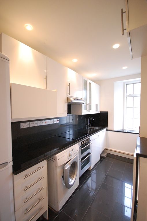 Property photo 3 of 5 Fitted Kitchen