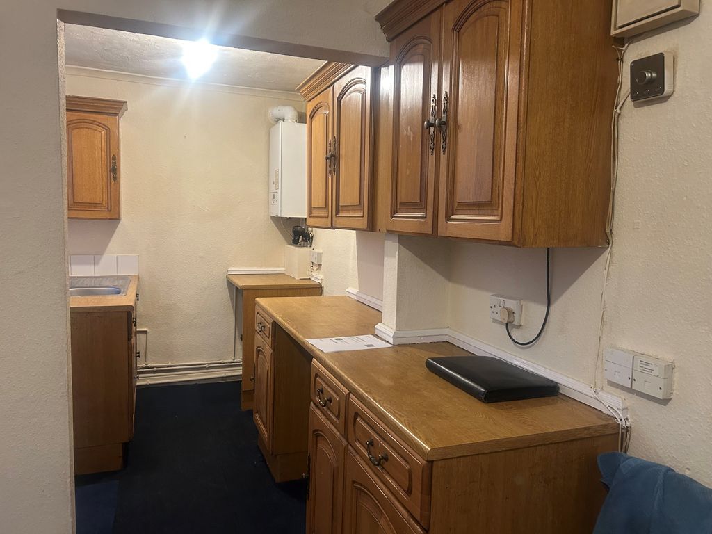 Property photo 2 of 12 Kitchen