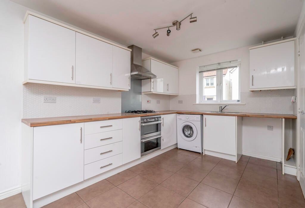 Property photo 2 of 18 Kitchen
