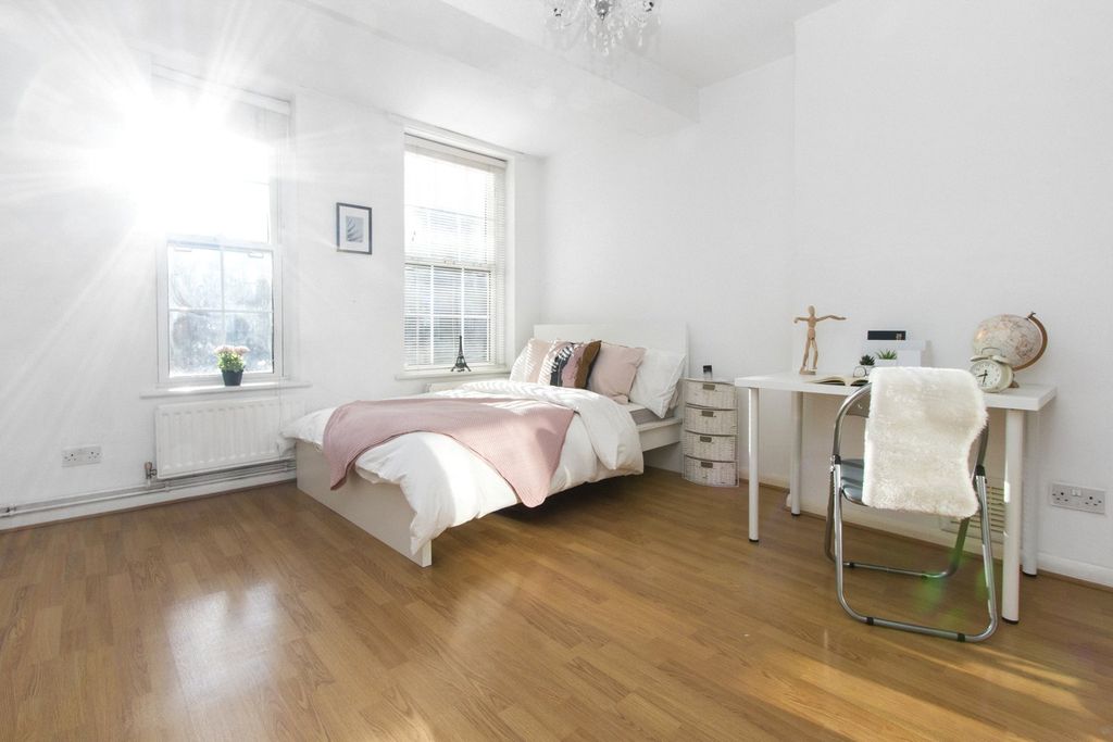 Property photo 2 of 13 Bedroom