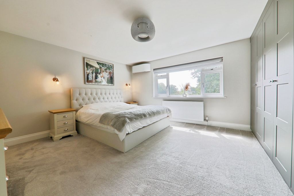 Property photo 3 of 18 4620852