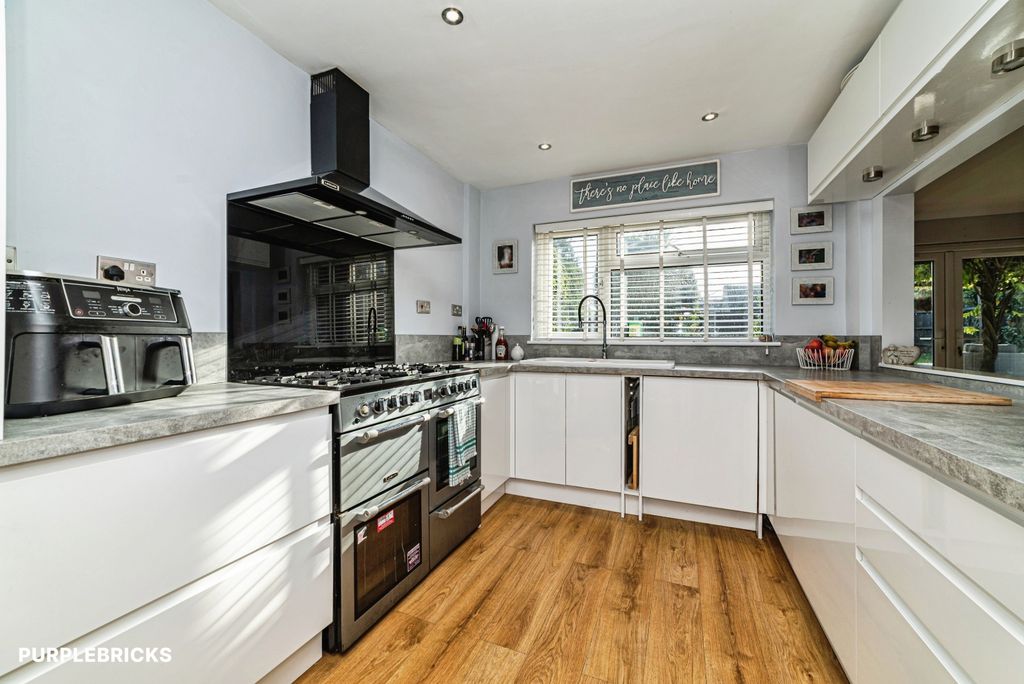 Property photo 3 of 40