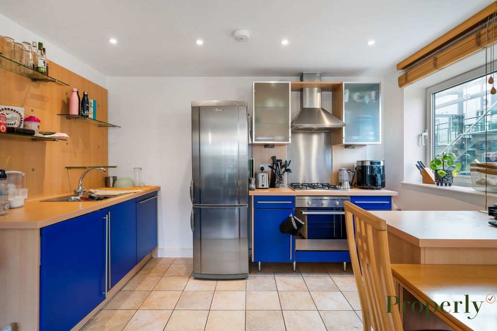 Property photo 2 of 17 Kitchen