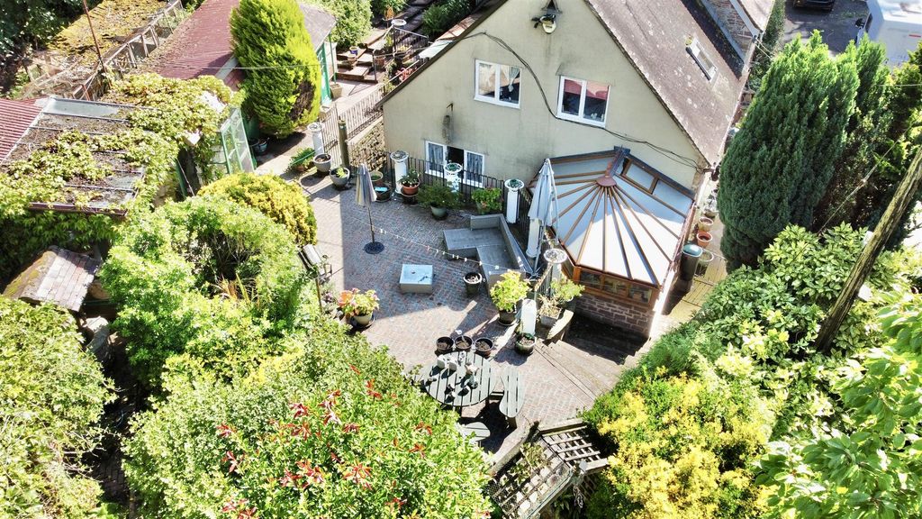 Property photo 2 of 32