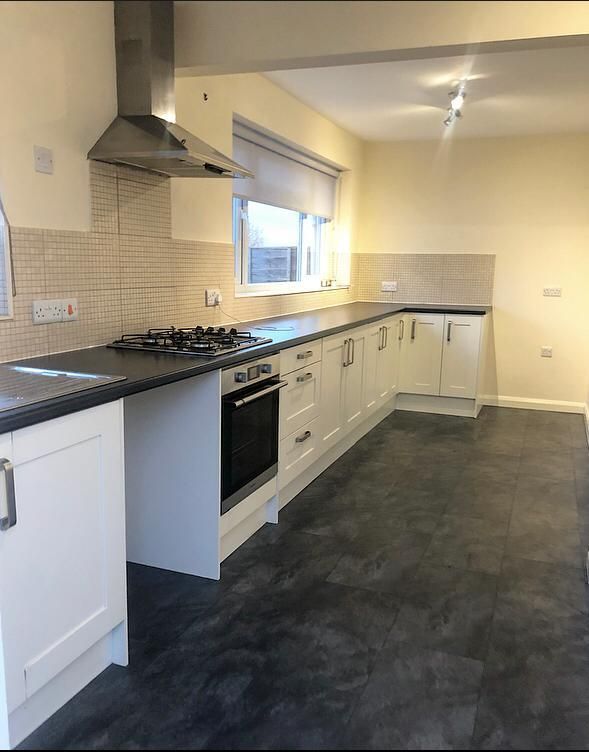 Property photo 2 of 9 Kitchen