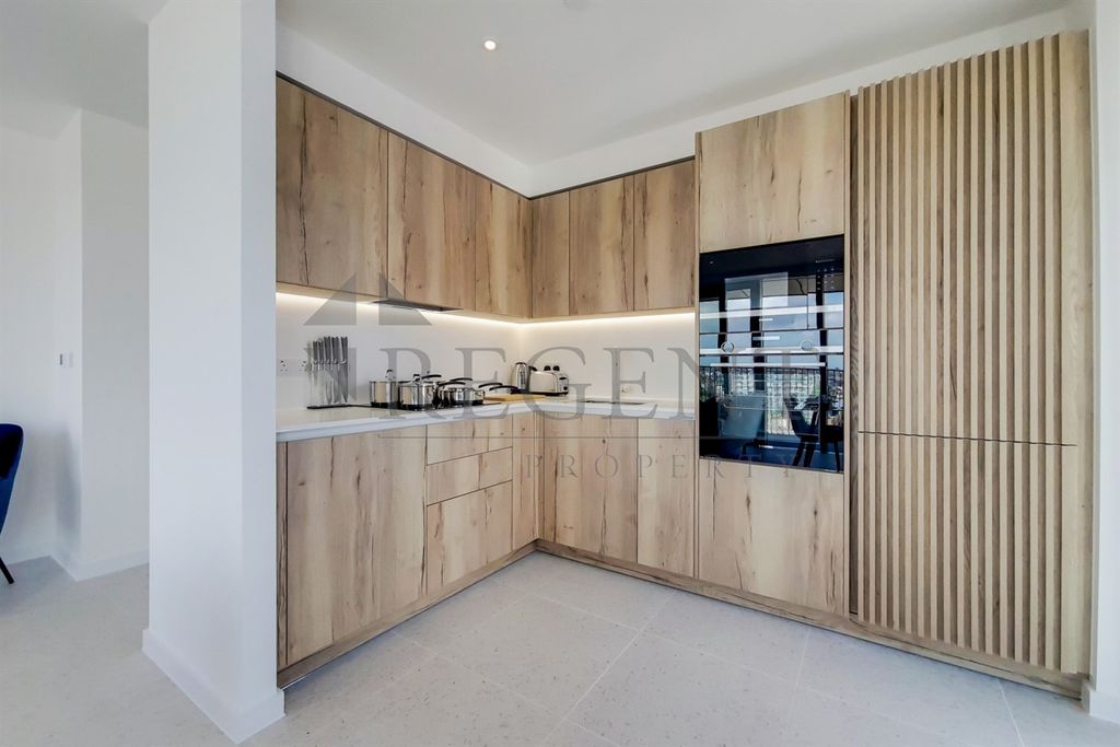 Property photo 3 of 16 Kitchen