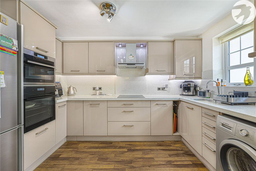 Property photo 3 of 33 Picture No. 01
