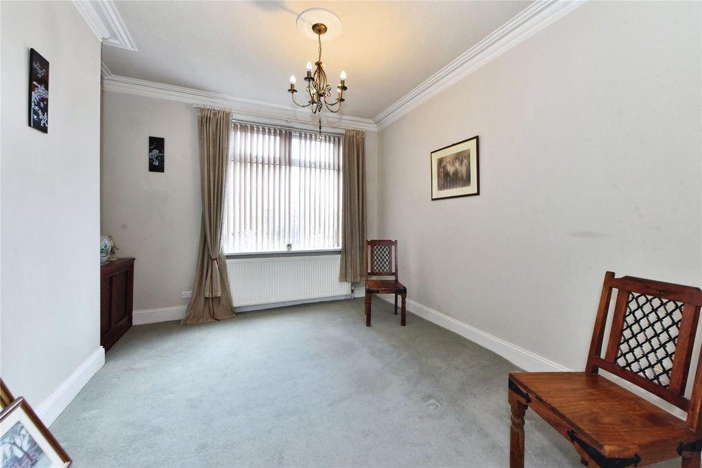 Property photo 2 of 14 Lounge