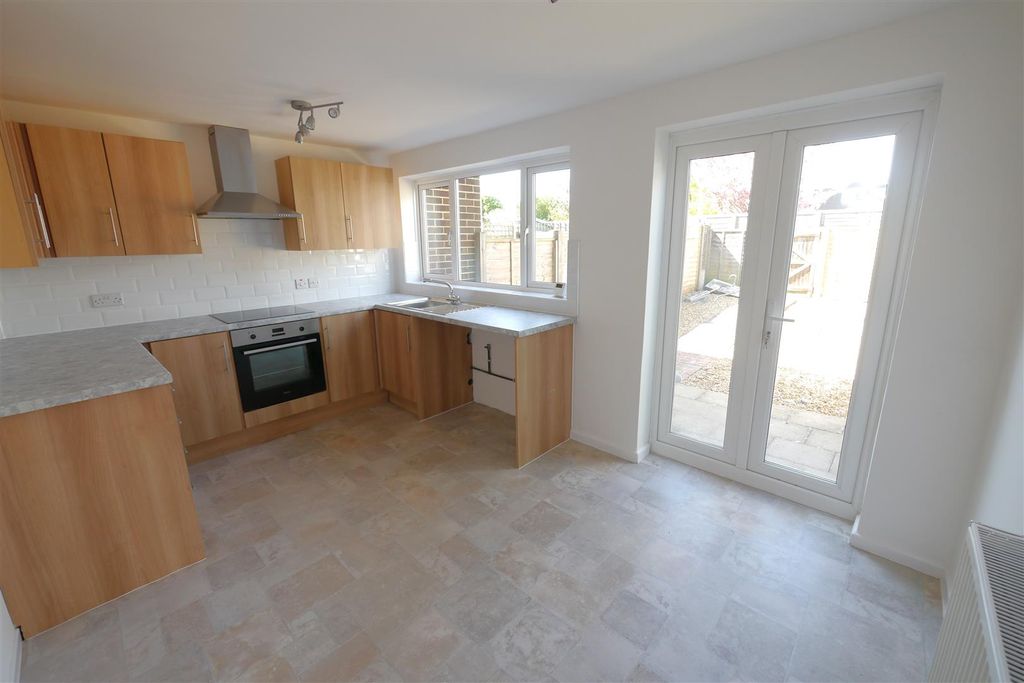 Property photo 3 of 11 Kitchen/Diner