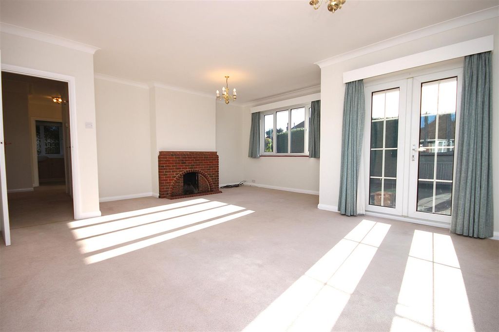 Property photo 3 of 23