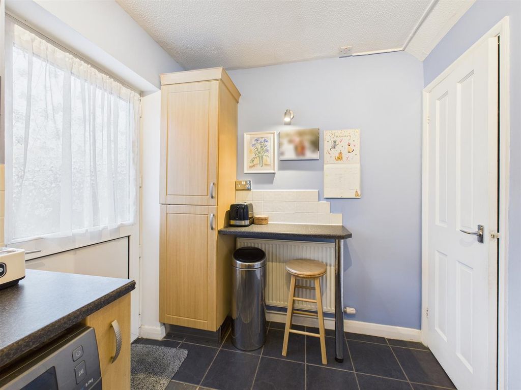 Property photo 3 of 8 Kitchen