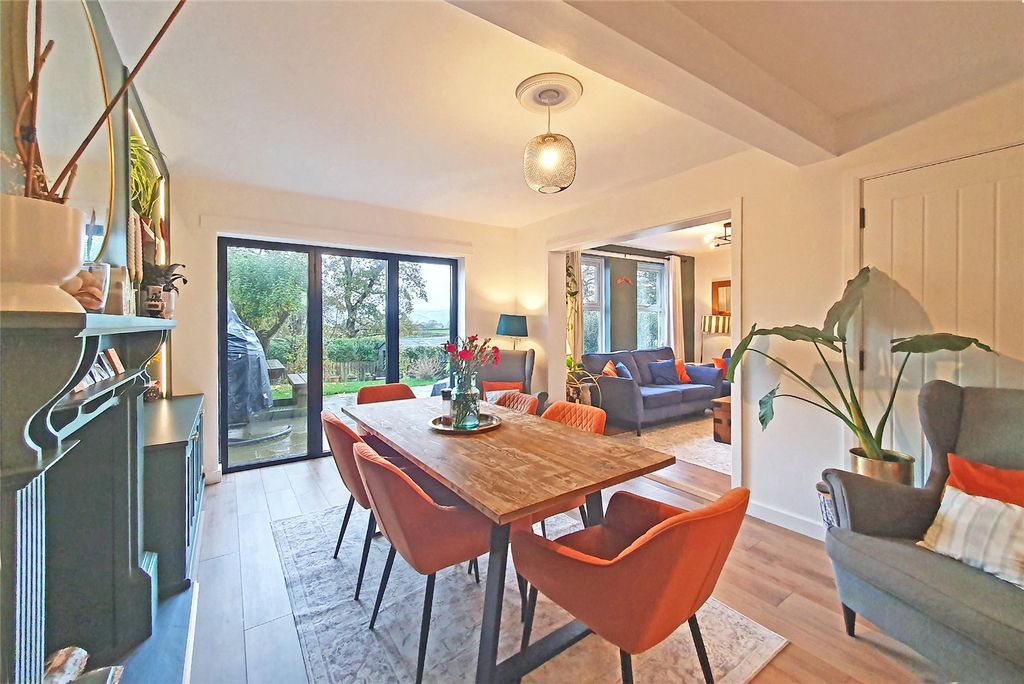 Property photo 3 of 22 Dining Room