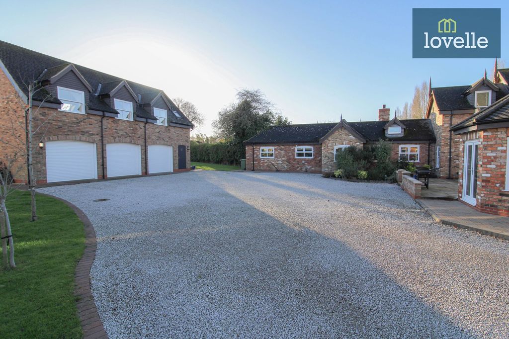 Property photo 2 of 30