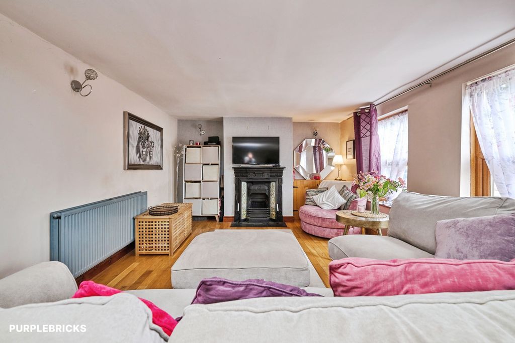 Property photo 1 of 28