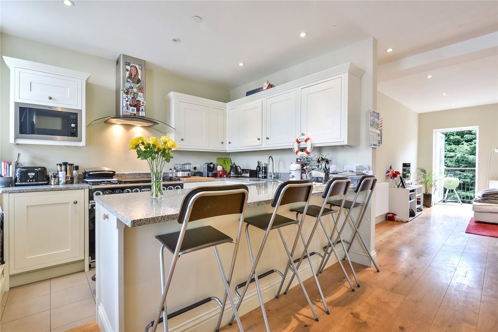 Property photo 2 of 8 Kitchen